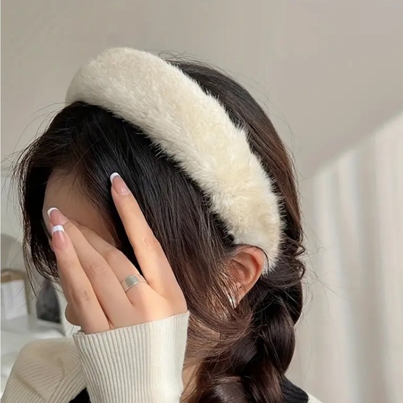 White Faux Fur Headband - Picture 2 of 3